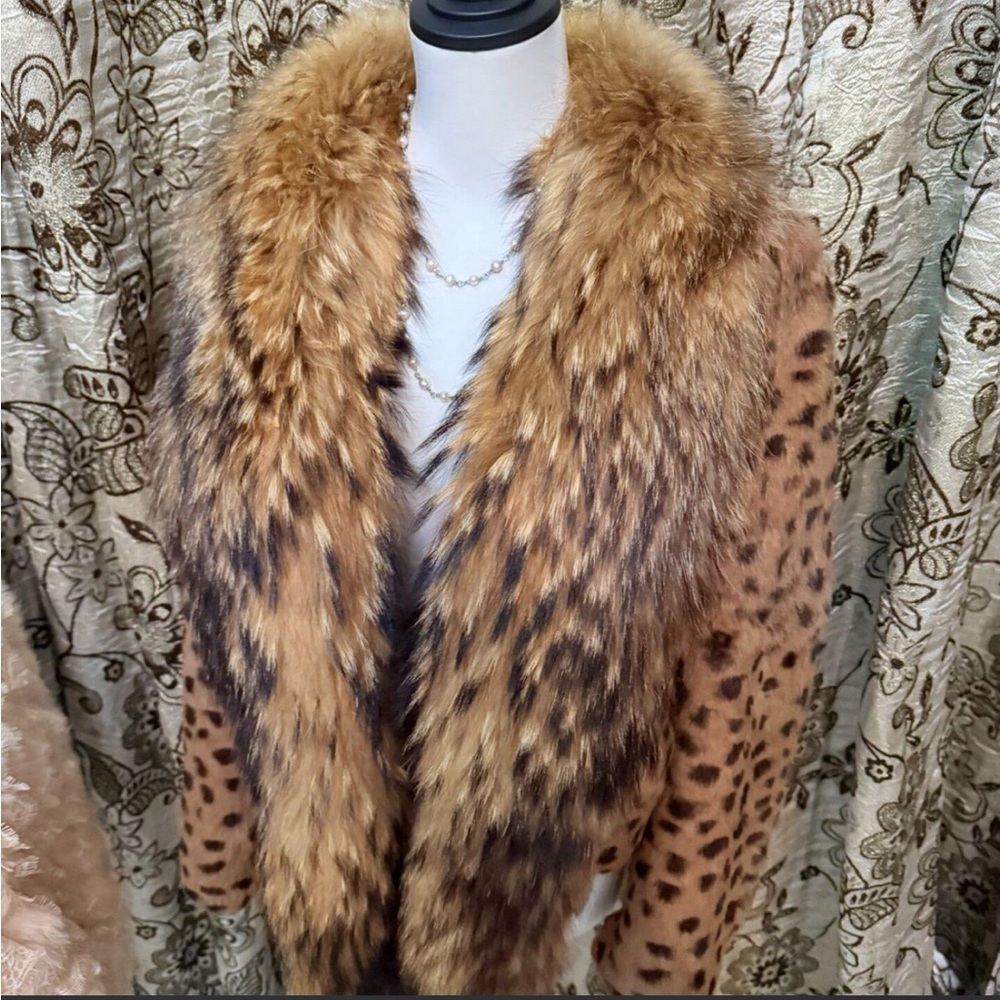 Chic Leopard Real Fur Coat - Picture 4 of 9